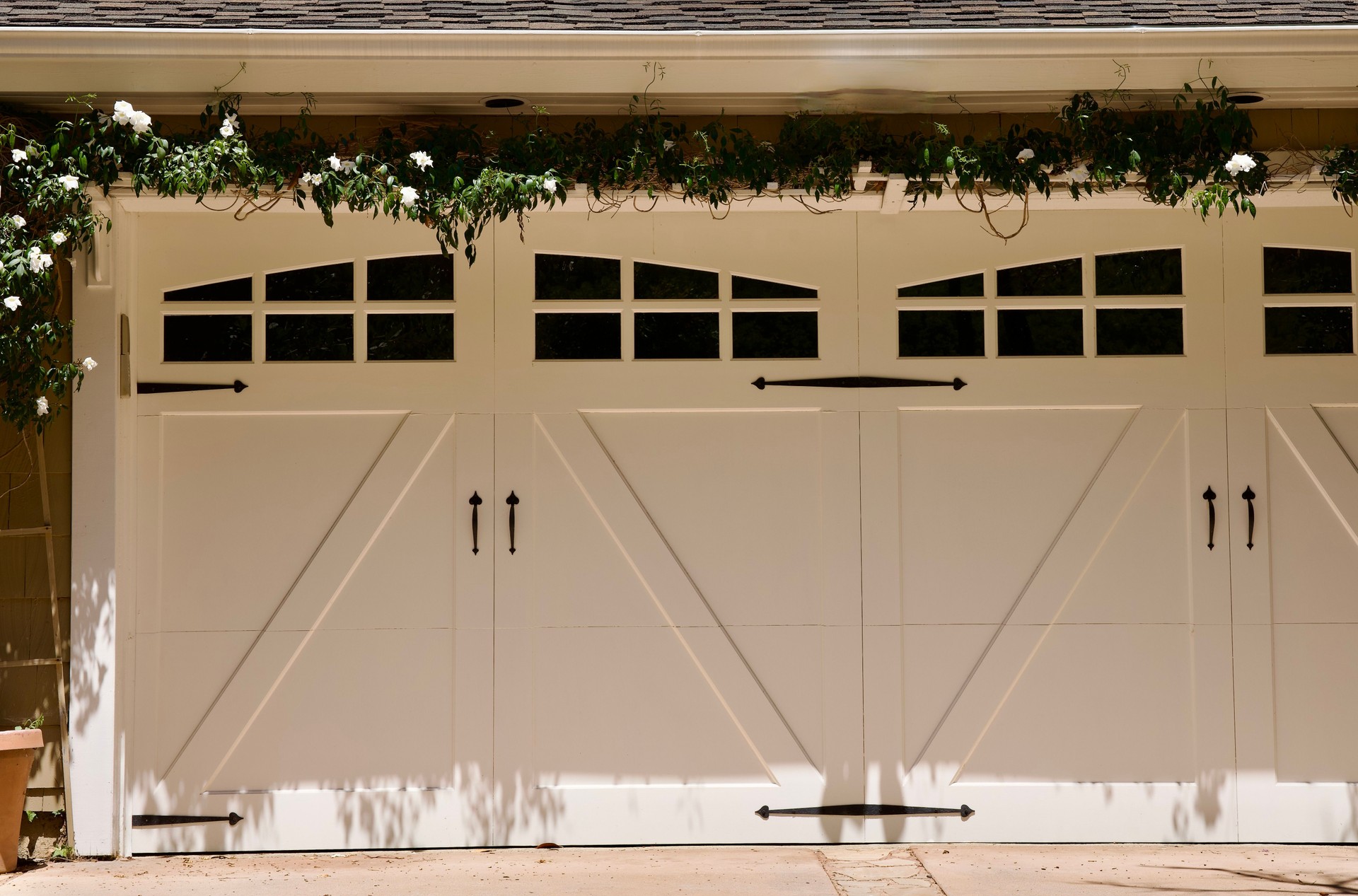 Retro farmhouse style garage doors